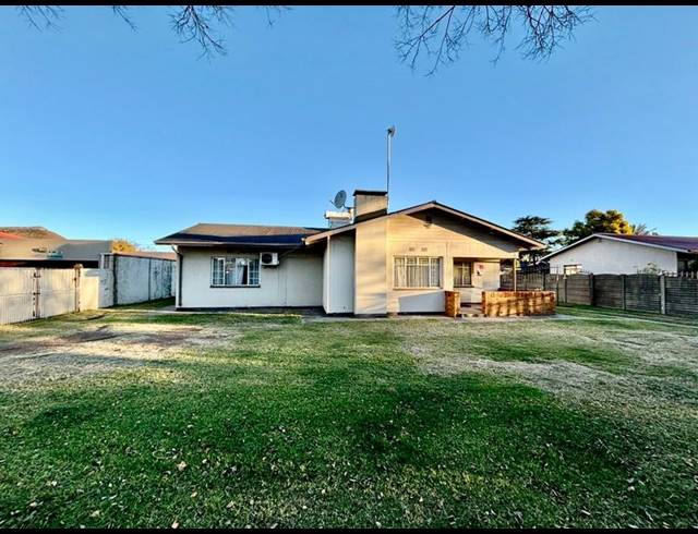 4 BEDROOM HOUSE FOR SALE IN VANDERBIJLPARK SW 1